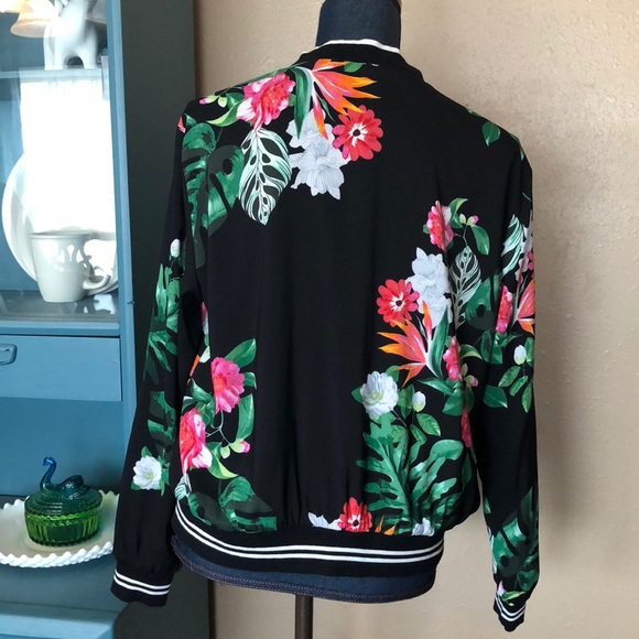 Vince Camuto Palm Jacket - Picture 4 of 8